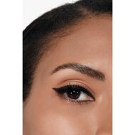 LE LINER DE LIQUID EYELINER faces le liner de liquid eyeliner