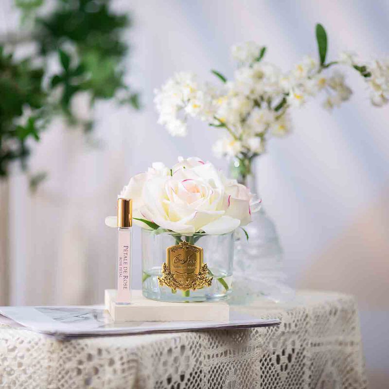 كوت نوار معطر جو 5 روز وردي بلش في صندوق وردي مع شارة ذهبية