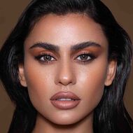 faces la greenla brownish green