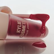 faces supple kiss lip glaze