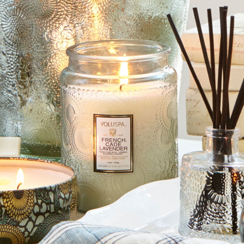 فولوسبا شمعة  كبيرة برائحة اللافندر الفرنسية