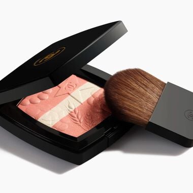faces les signes de illuminating powder blush    festive edition