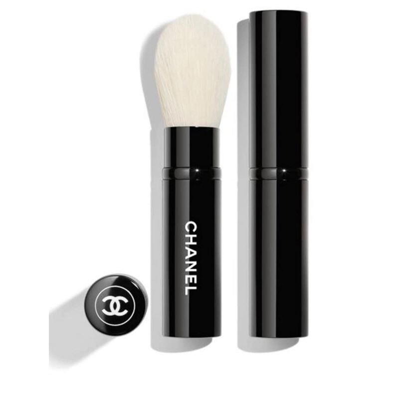chanel pinceau illuminateur eetractable highliter brush