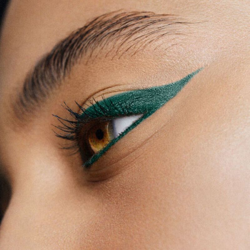 ميك اب فور ايفر قلم تحديد العيون أكوا ريزيست كولور