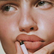 البودرة المالئة للشفاه مات ليب faces البودرة المالئة للشفاه مات ليب