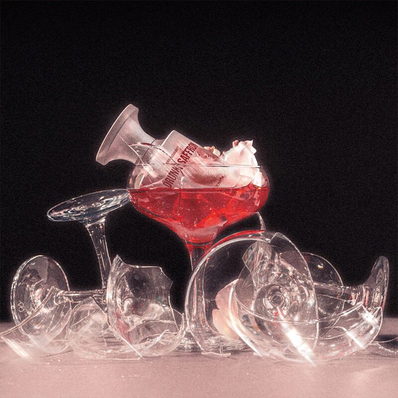 بورن تو ستاند اوت درنك زعفران