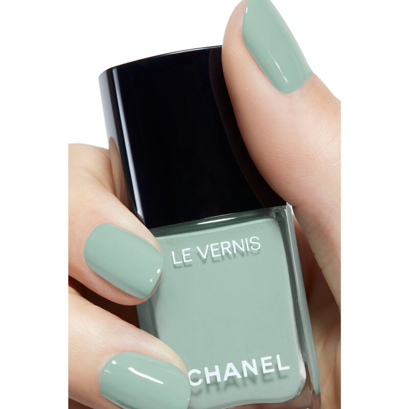 chanel le vernis nail colour