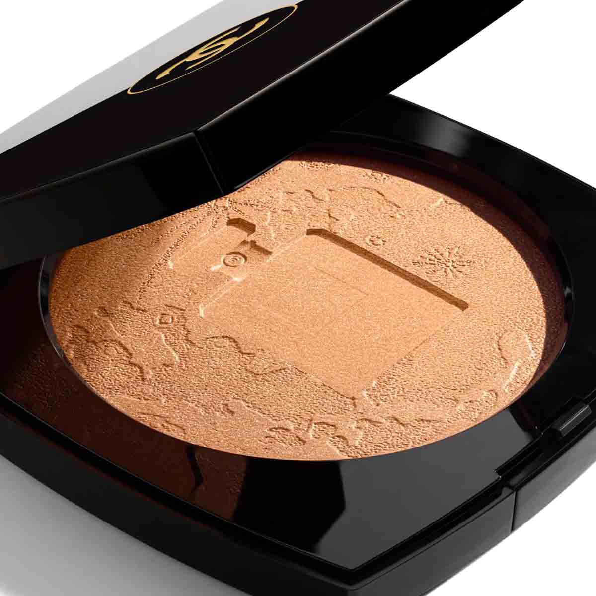 Chanel ÉCLAT LUNAIRE - EXCLUSIVE CREATION OVERSIZED ILLUMINATING