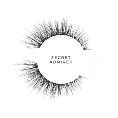 faces سكريت أدميرار من كلوي كارداشيان