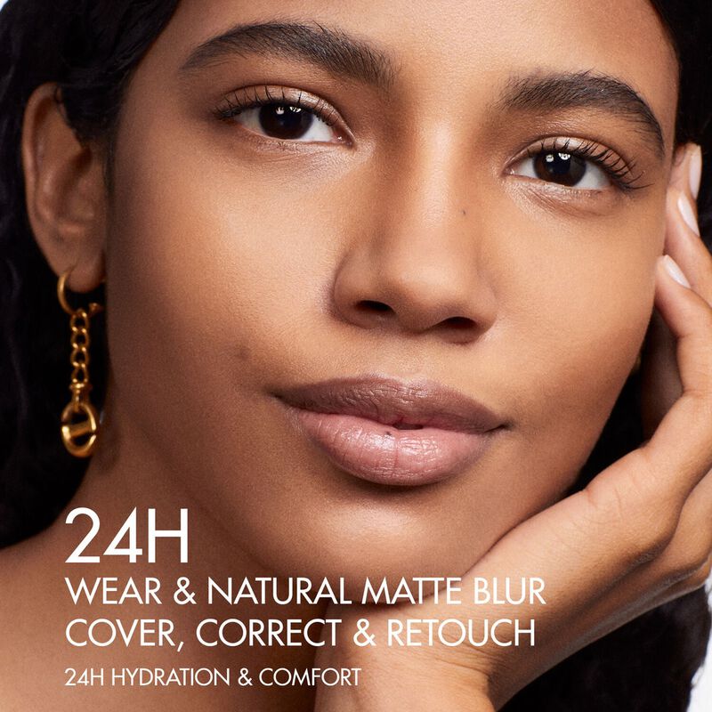 ديور إصبع تحديد الوجه فوريفر سكين كونتور