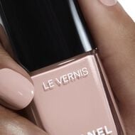LE VERNIS faces le vernis