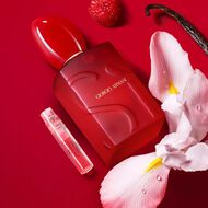 Sì Passione Red Bloom faces s passione red bloom