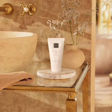 faces the ritual of sakura