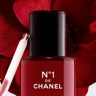 N°1 DE CHANEL REVITALIZING SERUM SMOOTHS AND PROVIDES RADIANCE, FOR YOUNGER-LOOKING SKIN faces n 1 de chanel revitalizing serum smooths and provides radiance for younger looking skin