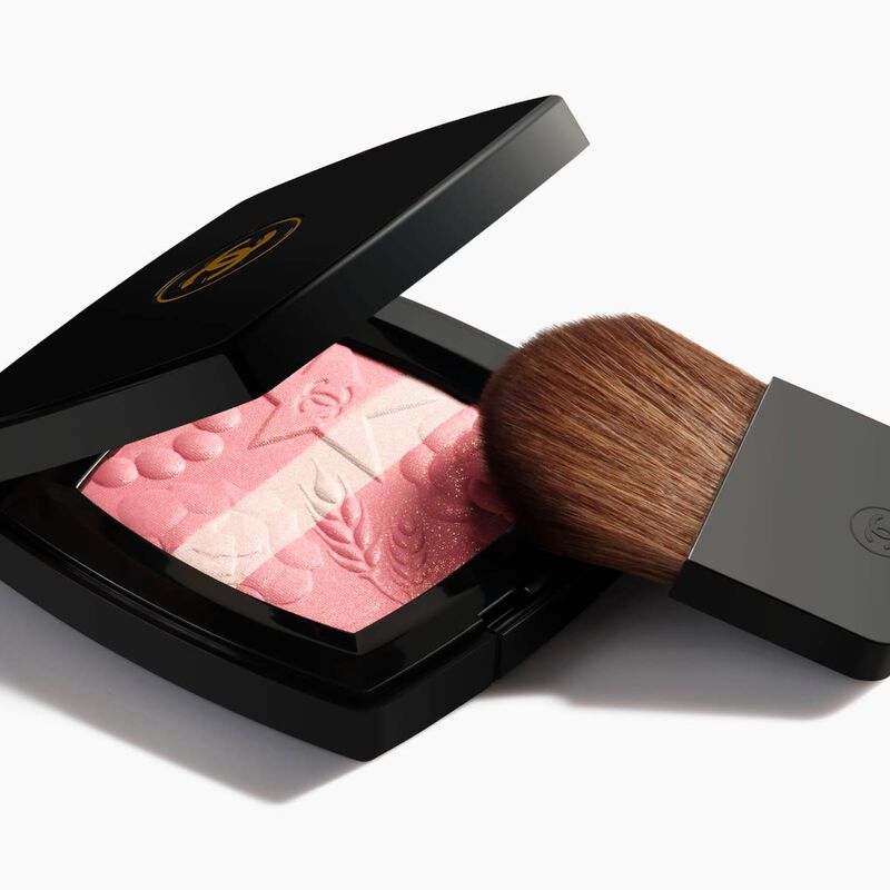 chanel les signes de illuminating powder blush​  festive edition