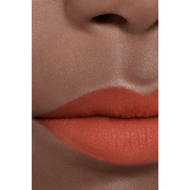 شانيل rouge allure liquid velvet أحمر الشفاه السائل غير اللامع والمكثف فائق الثبات