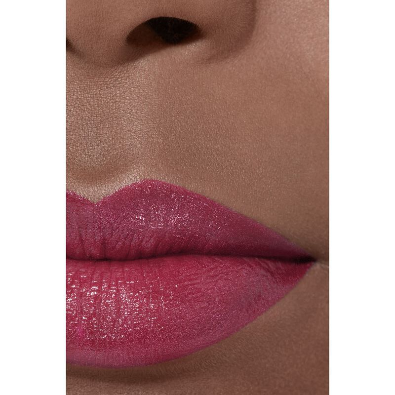 شانيل rouge allure l'extrait أحمر شفاه عالي الكثافة. تركيز من النضارة والعناية. قابل لإعادة التعبئة