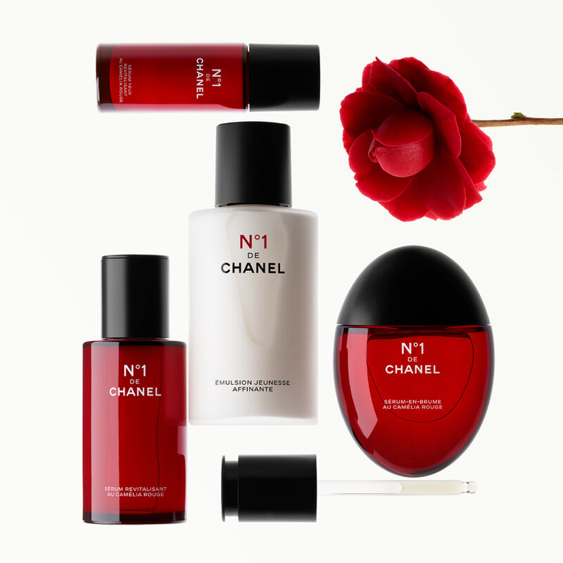 شانيل n&deg;1 de chanel revitalizing eye serum يُنعم  يُصلح  يضفي وسعًا للعينين