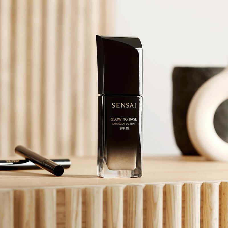 sensai glowing base