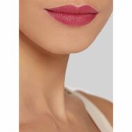Le Rouge Mat Lipstick faces le rouge mat lipstick