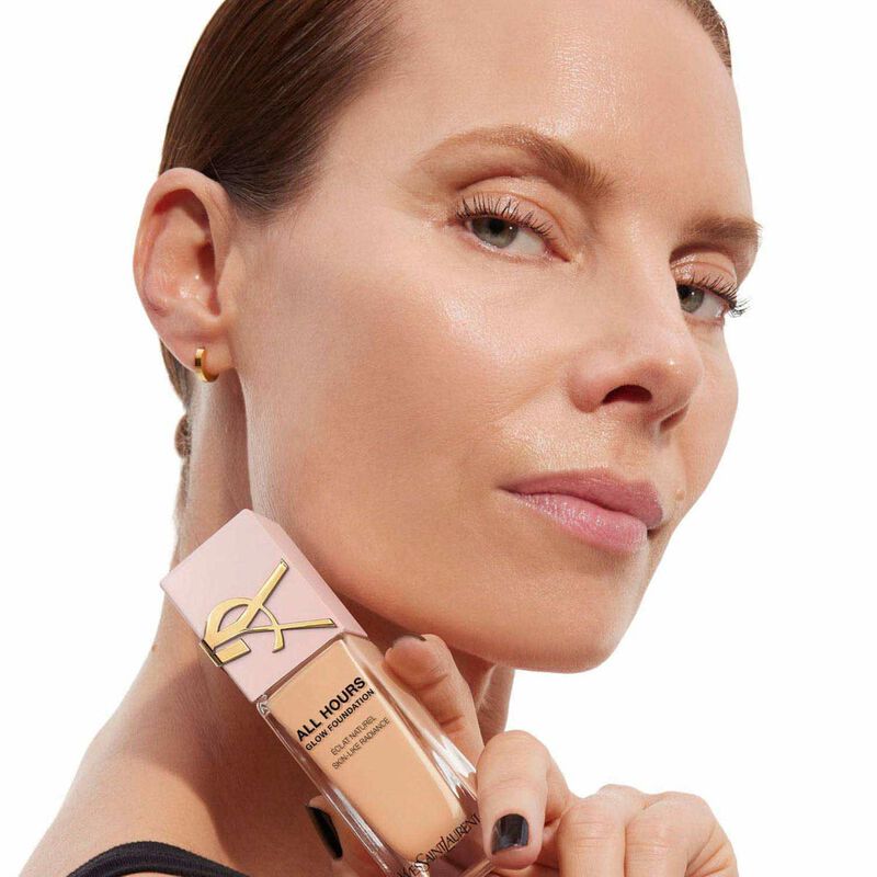 إيف سان لوران كريم أساس أُول آورز غلو