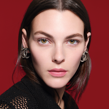 faces n 1 de chanel red camellia serum in mist