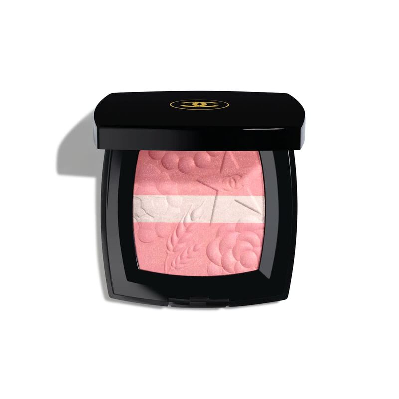 chanel les signes de illuminating powder blush​  festive edition