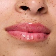 Juicy Bomb Glossy Butter faces juicy bomb glossy butter