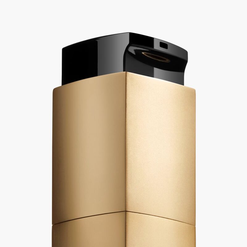 chanel sublimage le soin perfecteur ultimate primer : moisturises and illuminates