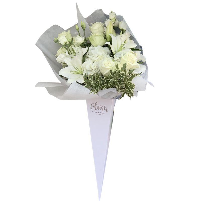plaisir cadeaux et fleurs flower cone white roses and lilies