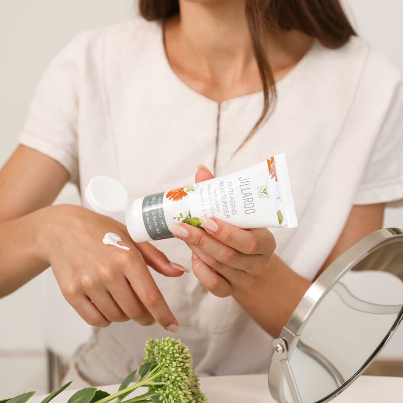 y not natural jillaroo anti‑aging moisturiser with kakadu plum & vitamin c skin boost