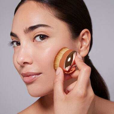 faces palm mini brush  rose gold finish