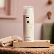 faces middlemist seven cream cleanser