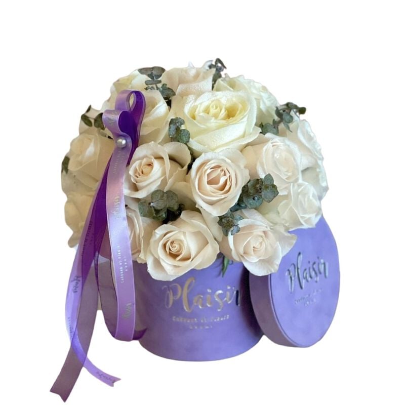 plaisir cadeaux et fleurs velvet cylinder mini roses and eucalyptus