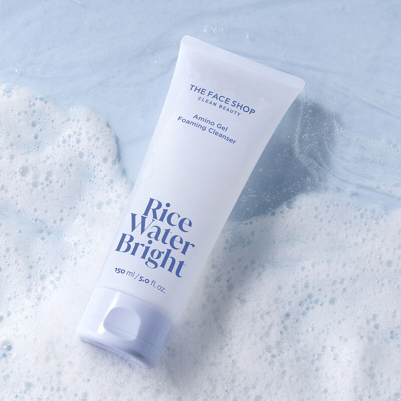 the face shop غسول رغوي جل بالأحماض الأمينية لتفتيح البشرة بماء الأرز