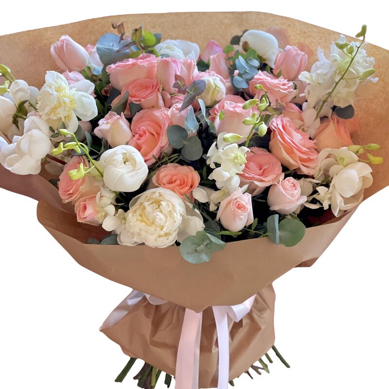 plaisir cadeaux et fleurs handtied bouquet mixed pink and white