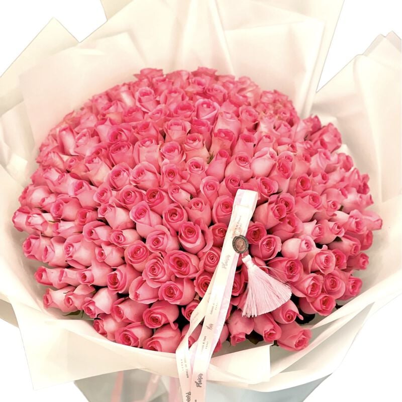 plaisir cadeaux et fleurs handtied bouquet 301 pink roses