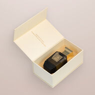 V04 Eau de Parfum faces v04 eau de parfum