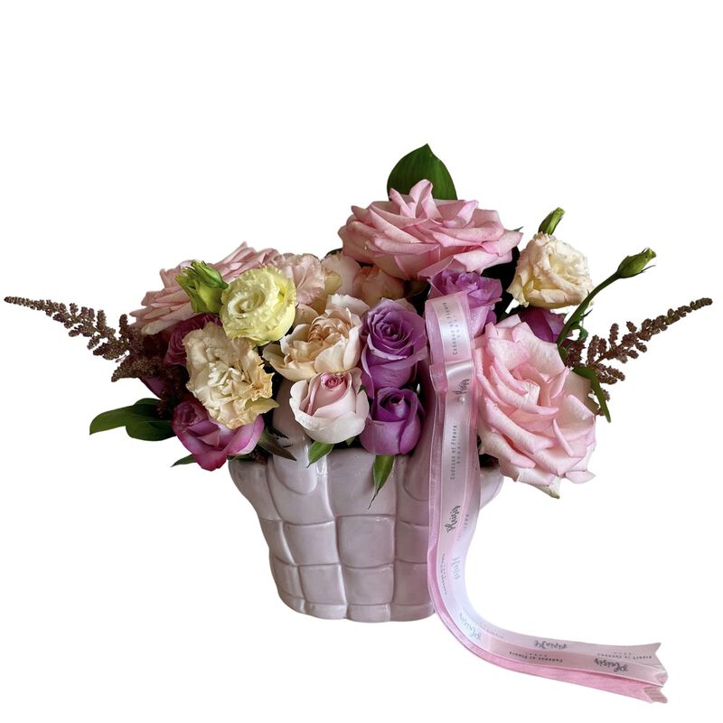 plaisir cadeaux et fleurs vase fresh flowers in ceramic handbag