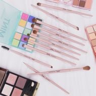 faces مجموعة العيون