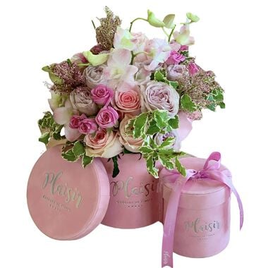Giftset - Pink Floral with Chocolates faces giftset pink floral with chocolates