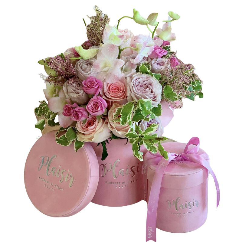plaisir cadeaux et fleurs giftset pink floral with chocolates