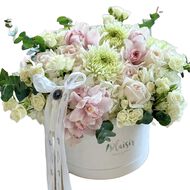 Velvet 25 Dia - Luxury White Floral faces velvet 25 dia luxury white floral