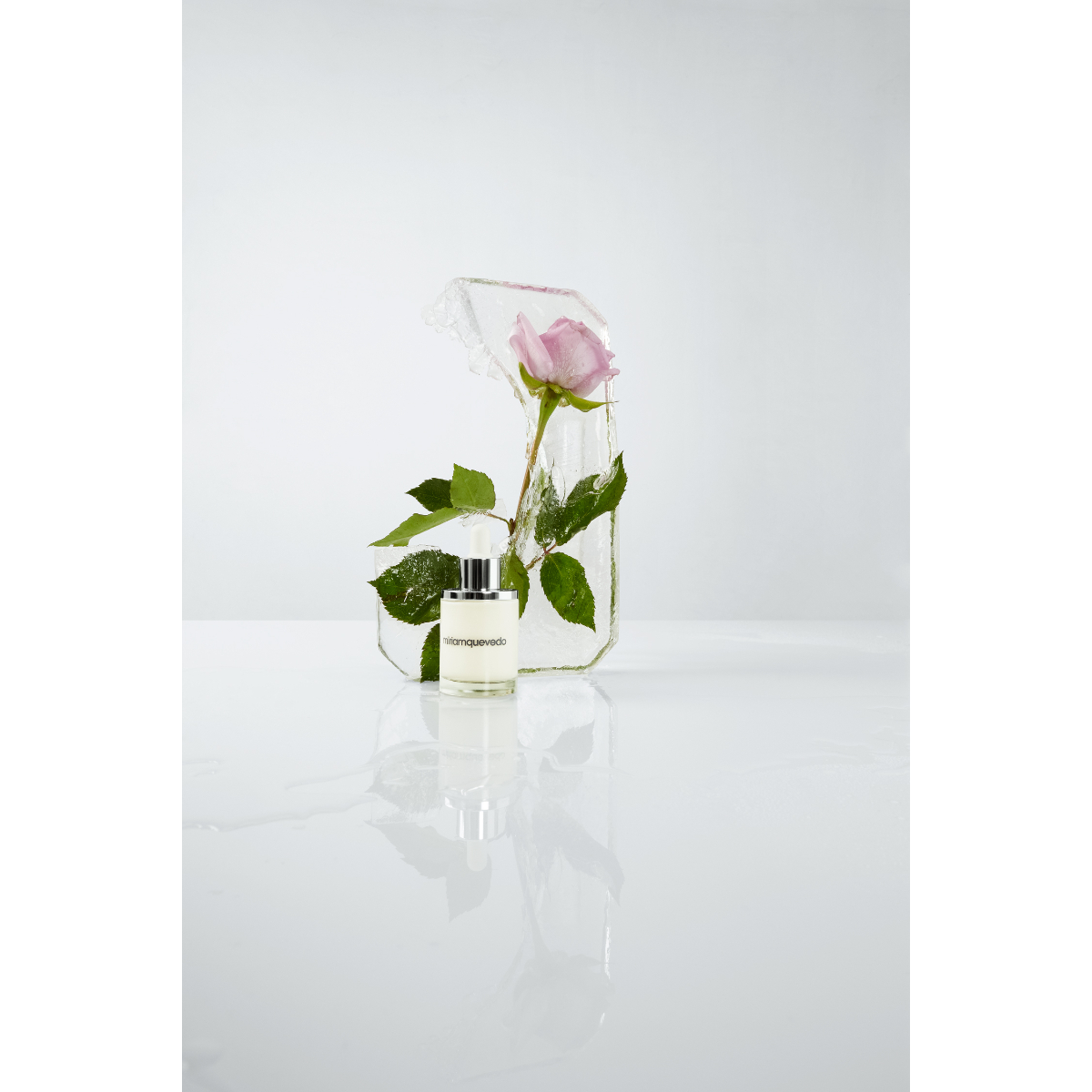 Glacial White Caviar Hydra Pure Precious Elixir